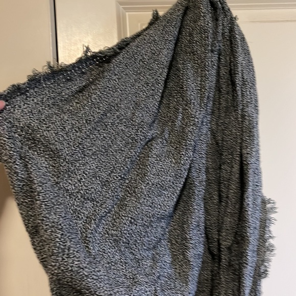 Gray & black infinity scarf, open to all offers! - Picture 2 of 5